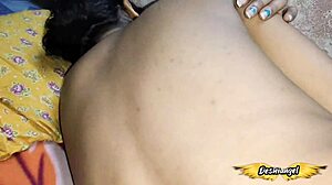 इंडियन भाभी बड़ी लंड को हार्ड राइड कर रही है