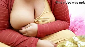 Indian Desi Aunty Showing Off Her Stunning Tits in Detail