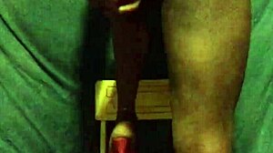 Sort sissy Titania Tension rider massiv 10-tommer dildo