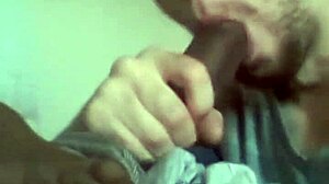 Does this white boii deepthroat that huge BBC?