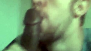 Does this white boii deepthroat that huge BBC?