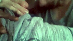 Does this white boii deepthroat that huge BBC?