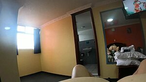 Astrid es una prepago que de tanto follar se volvi� una ninf�mana adicta al sexo