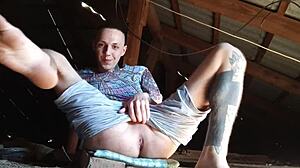 Watch Roman Gisych masturbate on the roof with his big cock?