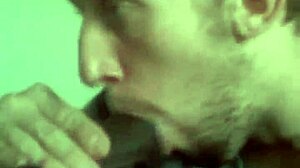 Does this white boii deepthroat that huge BBC?