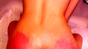 I piss and get anal in the tub