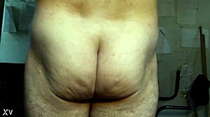 Hot Gay Guy Shows Off Tasty Ass