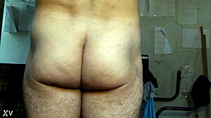 Hot Gay Guy Shows Off Tasty Ass