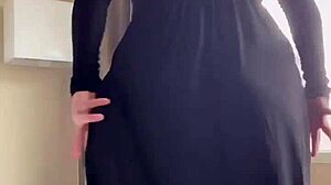 whore milf shakes her big ass 😏