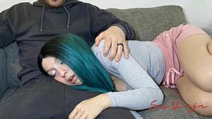 oye, ¿por qué hermanastro me folla boca así?