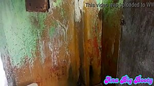 espié a mi madrastra en la ducha con sus tetas y culo grandes