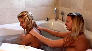 Petite teen 18+ lesbian naked in the tub teasing 😍🛁