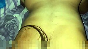 La puta de mi vecina chupandole la verga a mi marido!