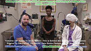 Doktorka Tampa radi godišnji gine pregled Rine Arem uz pomoć sestre Stacy Shepard