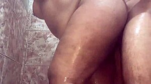 i came on my aunt's big tits during our bath