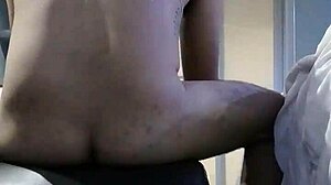 En el sillon del kamasutra empinada para que le de una buena mamada de culo!