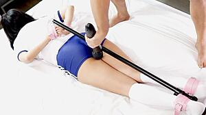 สาวญี่ปุ่นน่ารักลองบอนด์ดิจในฉากคอสเพลย์อนิเมะ