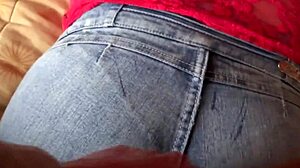 Onanerer til vens stepmoms store røv mens han sover