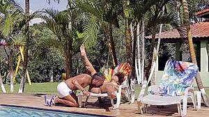 Mamei O Negão E Ele Me Chupou Na Beira Da Piscina - Giovana Bombom E Sensação Na Pele