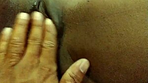 Masturbando novinha safada com amigos latinos