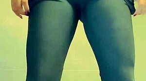 com grelo duro me masturbei na academia com banheiro lotado