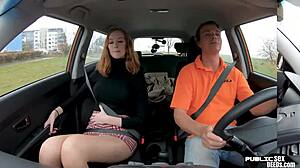 Pelirroja Británica Monta a Instructor Salvajemente Después de Mamada Pública