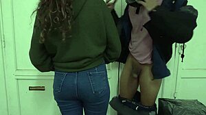 Fucking Delivery Guy Ends with Creampie Inside Without Condom