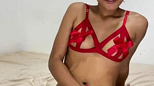 ngentot memek ketatku dengan dildo liar malam ini