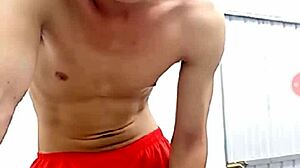 Watch this gay Blued show now.