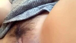 巨大振动器疯狂摇晃墨西哥女孩的阴唇！从未见过这样的！😱