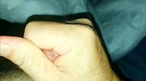 Кори Бернстейн поймана за тем, как дразнит большой член игрушкой! 💦