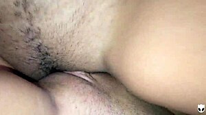 Trio incroyable de lesbiennes qui se frottent sauvagement avec Khalessi en 69