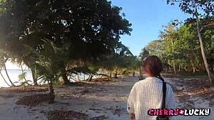 Amateur Gives Perfect Blowjob on Beach