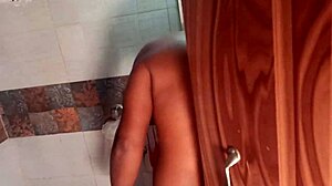 بابهي ديسي تستمتع بجنس جماعي مثير