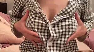 Kittykriss - pussy rubbing while i squeeze and lick my nipples