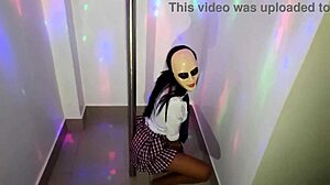 soy sucia, soy caliente, estudiante morena baila y muestra pussy mojada