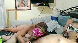 yo jugando con la vecina infiel