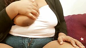 asian sexy aunty flaunts big boobs 😍