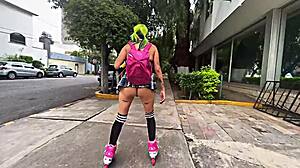 culona aprendiendo andar patines exhibiendo gran culo hentai doggystyle bent over socks skirt latina pigtails