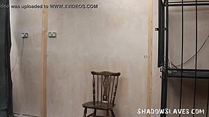 Svázaná Satine Spark v veřejné lesbické ponížení!