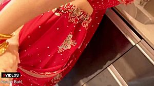 Indiai desi MILF villog hatalmas seggével!