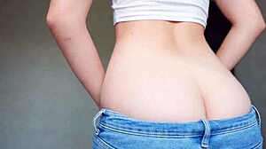 清洁时刚看到她屁股缝，好热！