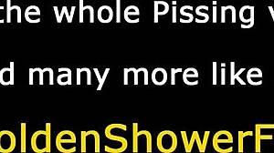 스타킹 오줌 걸레가 와일드 쓰리섬 액션에서 페이셜 받아. 하드코어 페티시 씬!