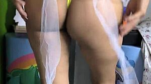 Latina milf's big ass moves while pussy gets wet