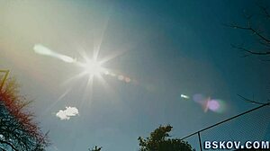 Pornska zvezda dobi nabito z masivnim BBC-jem v hardcore akciji. Intenzivna ročna in sperma v usta zaključita sceno.