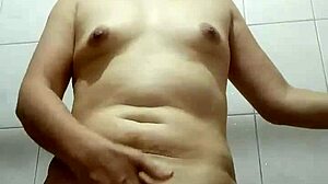 ภรรยาเอเชีย มิสส์บี แทงนิ้วหีคับโหนกแกะผมแบบเดี่ยว