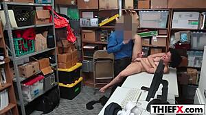 Ujel sem spolno tatinko pri delu z njenim velikim kurcem