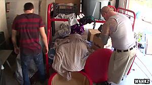 WANKZ TV Parodia: Storage Wars se vuelve salvaje con acción de morena sexy