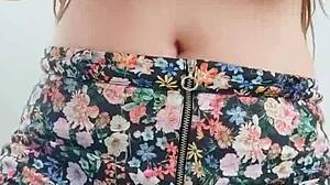 Vi a chica caliente recibiendo masaje al aire libre, grandes tetas vaqueras a la vista, masturbándose hasta orgasmo - depravedminx