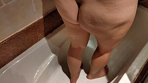 غرفة فندق في مصر تسخن بلمس متبادل